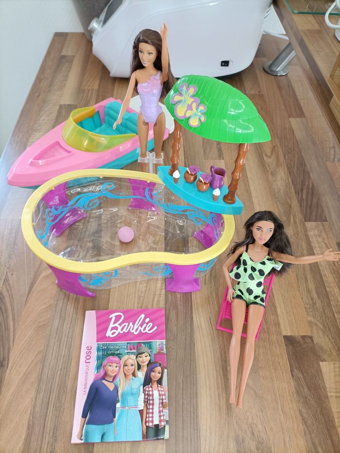 Lot barbie - sortie à la plage entre amies - piscine bateau 2 Barbie 1 livre - photo numéro 5