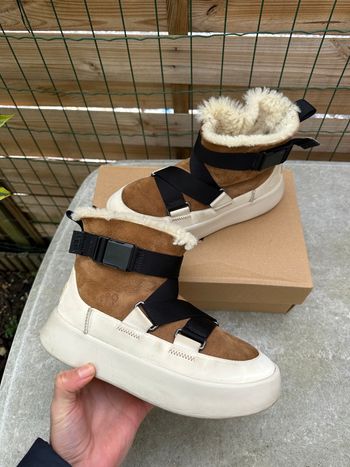 UGG FemmeClassic Boom Buckle Chestnut