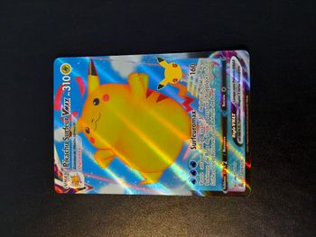 Carte Pokémon Pikachu Surfeur-VMAX 009/025 Célébrations 25ans, épée et bouclier fr