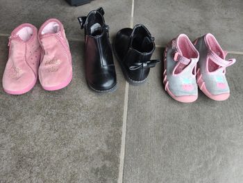 Lot chaussures / chaussons bébé fille pointure 21 / 22