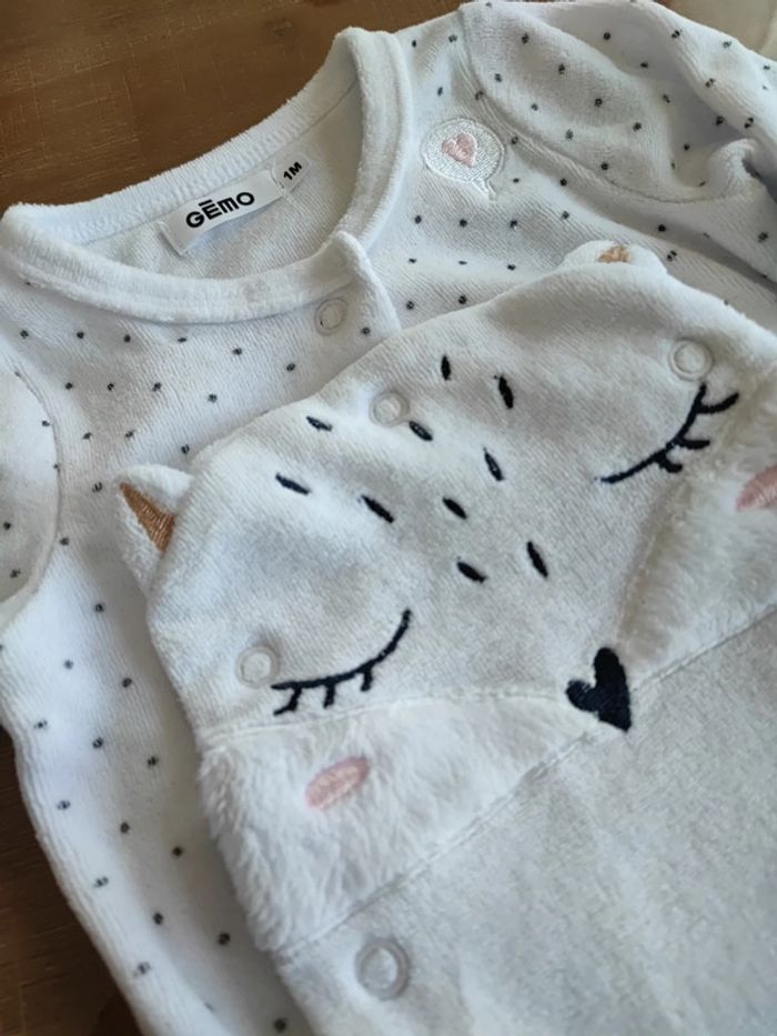 Joli petit pyjama blanc 1mois - photo numéro 2