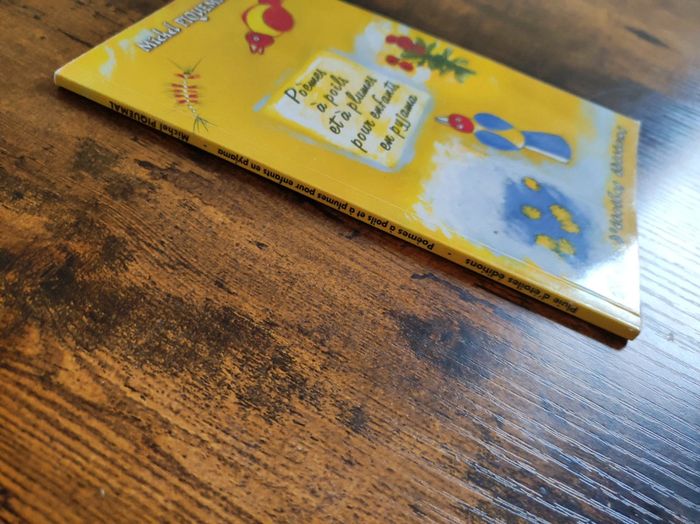 Livre Poèmes à poils et à plumes pour enfants en pyjama - photo numéro 2