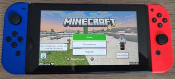 Console de jeu Nintendo Switch avec boite et manette sans fil