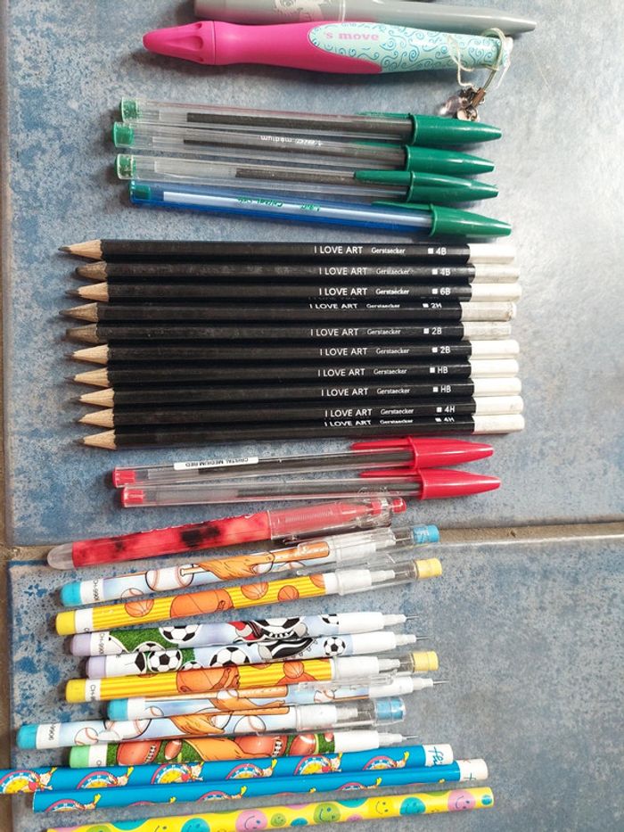 Fournitures scolaires: Stylo, crayons - photo numéro 3