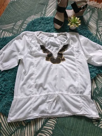 Tunique blanche à strass et perles
