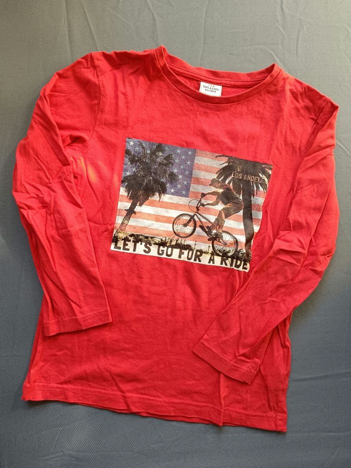 T-shirt ML rouge 🎮 Taille 8 ans