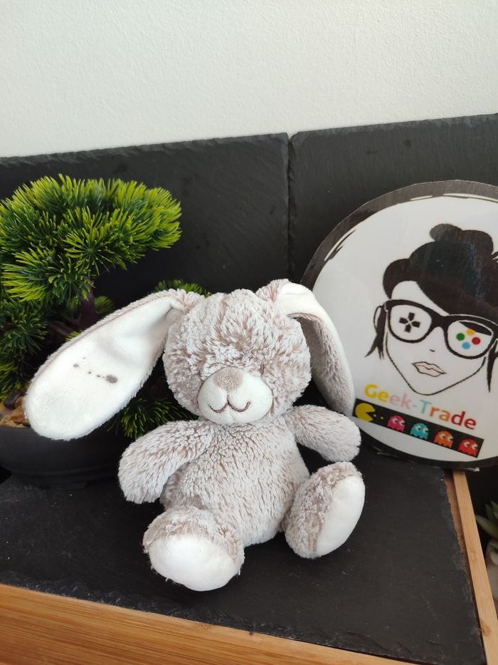 doudou peluche lapin tex baby marron blanc gris chiné billes Assis  DD003266
