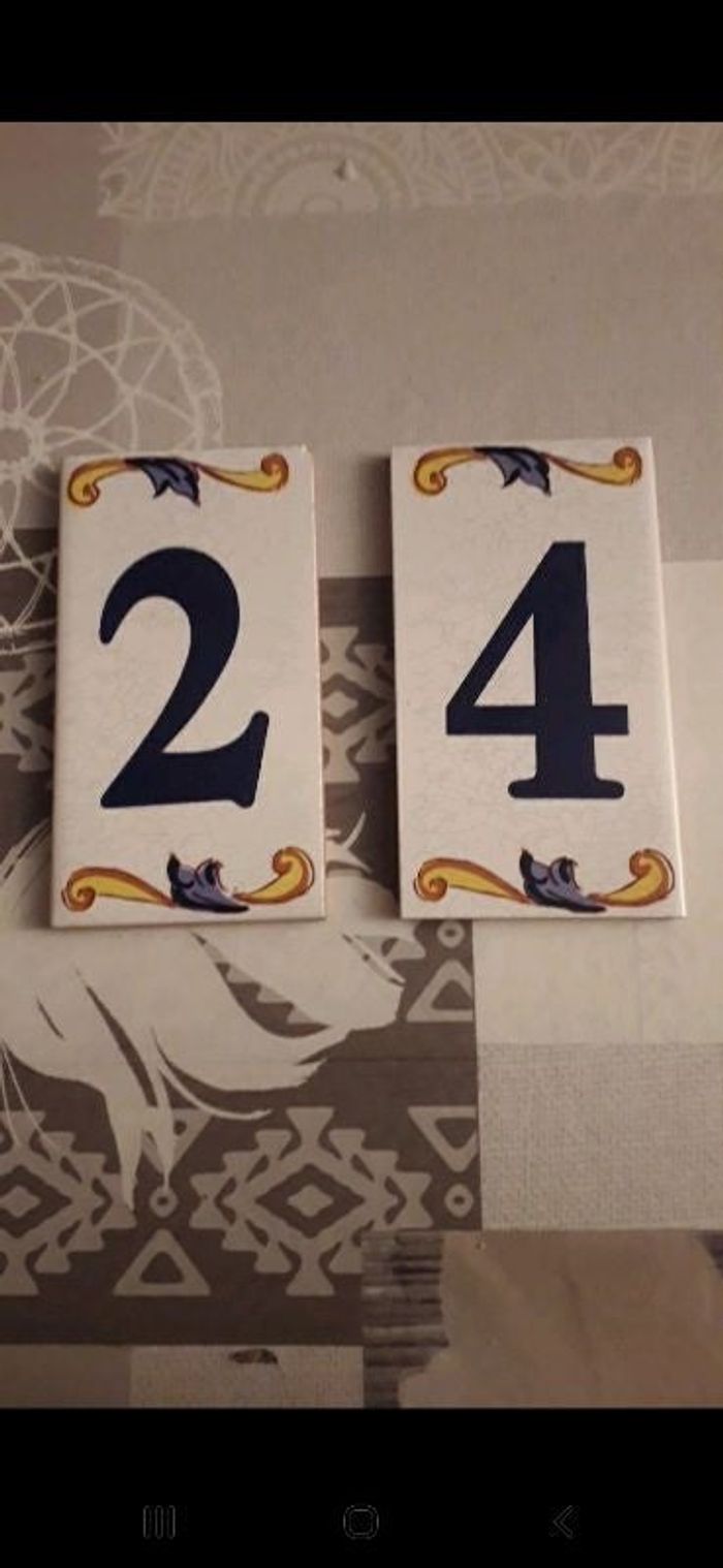 Chiffre 24 en faience