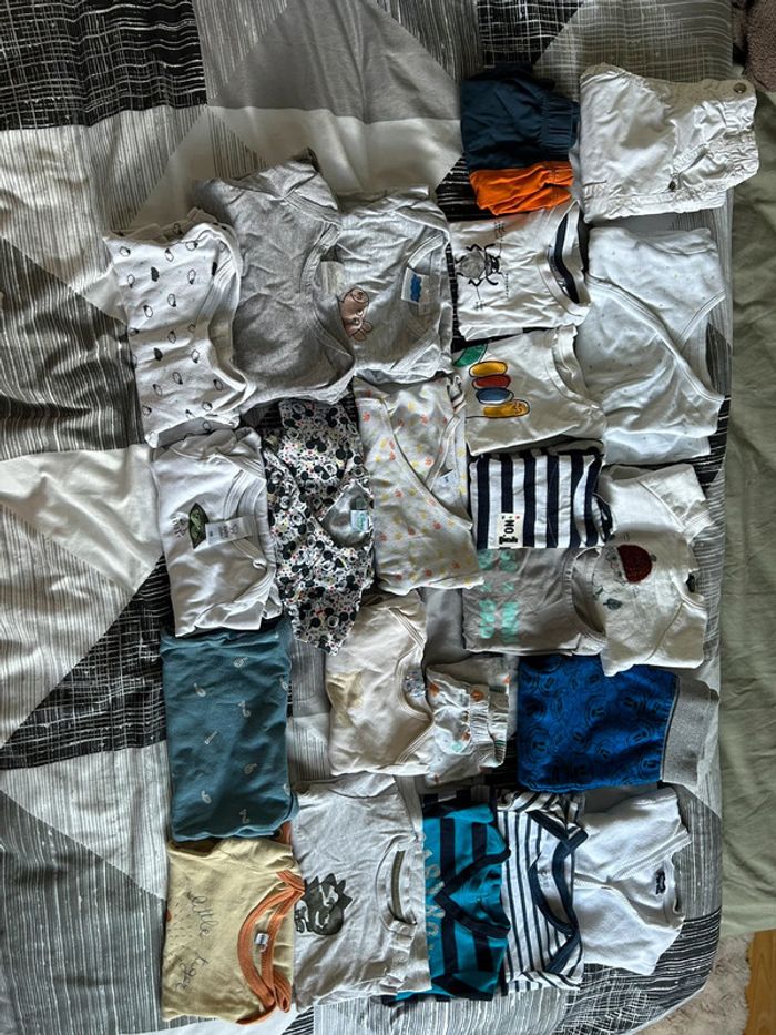 🎉 Lot de 31 vêtements garçon colorés 🎉