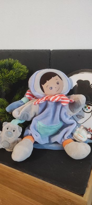 doudou et compagnie marionnette les bouilles dc2408 fille chat violet rouge ours