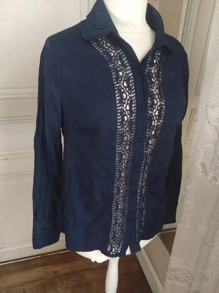 Chemise Cherry Paris T38 – bleu marine ajourée dentelle chic