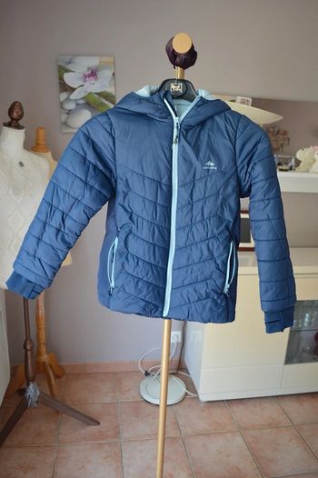 Doudoune Decathlon bleu taille 8 ans / 128 cm