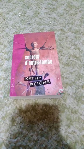 Livre Secrets d'outre Tombe