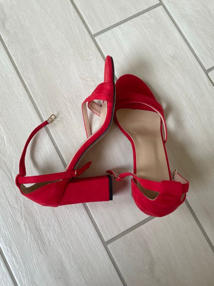 Chaussures sandales rouge - photo numéro 2