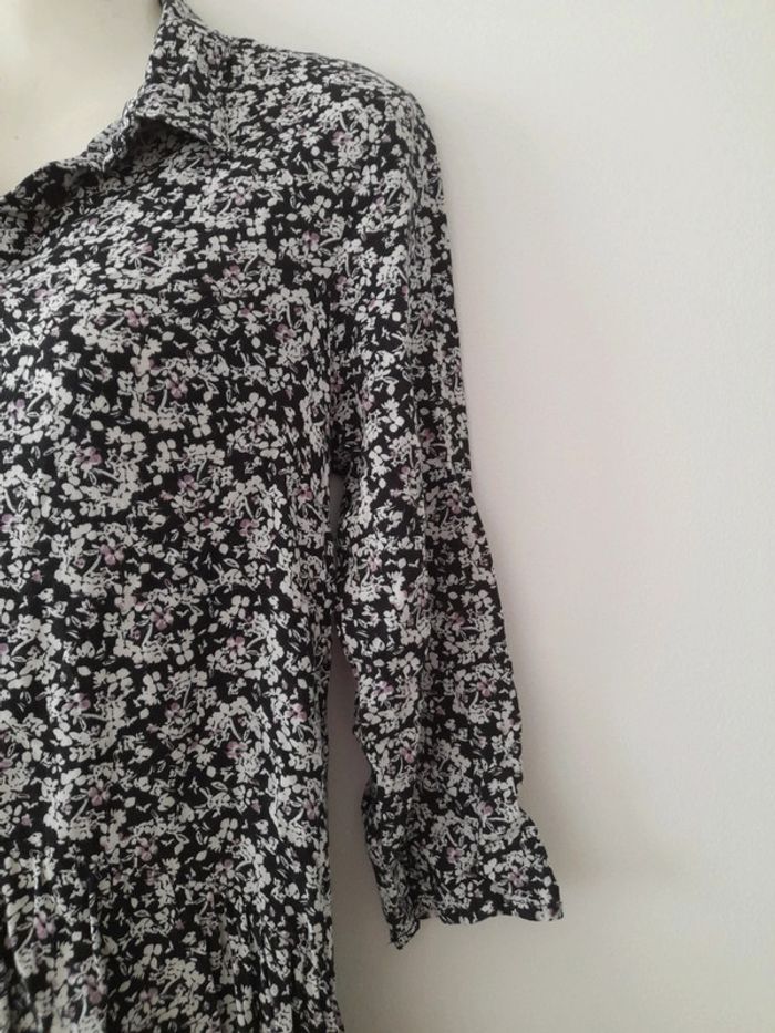 Robe courte avec volant en bas. - photo numéro 3