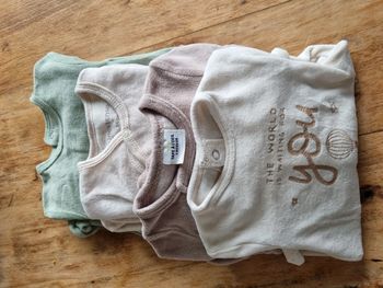 4 pyjamas bébé