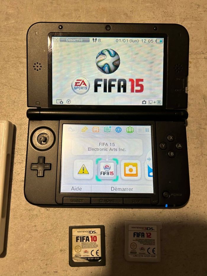 Nintendo 3DS XL bleue + 3 jeux - photo numéro 2