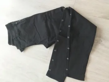 Jeans a rivets