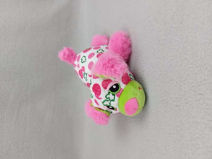 Peluche doudou chien rose blanc vert BASIC FUN 2020 fourrure rose trèfle pizza