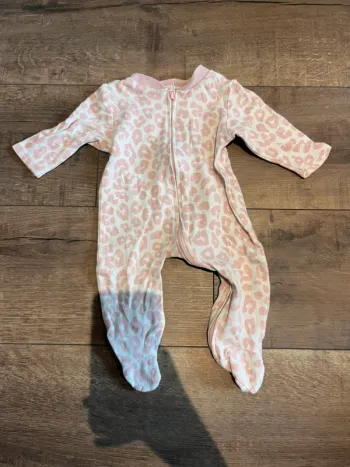 Pyjama à fermeture rose et blanc 0-3 mois