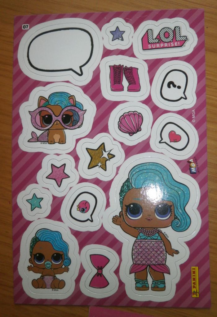 L.O.L Surprise Magnetic trading Card 07-Glitterati Club