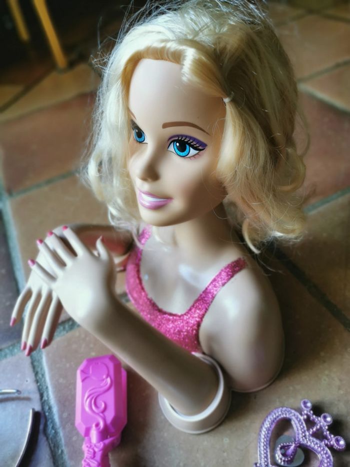 Tête de poupée pour coiffer avec les accessoires jouet - photo numéro 9