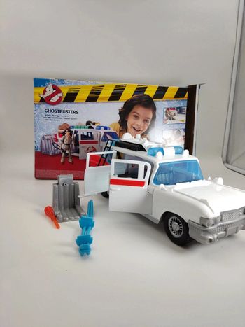 Hasbro Ghostbusters ECTO-1 SOS Fantômes boite rare phoebe en tenue beige