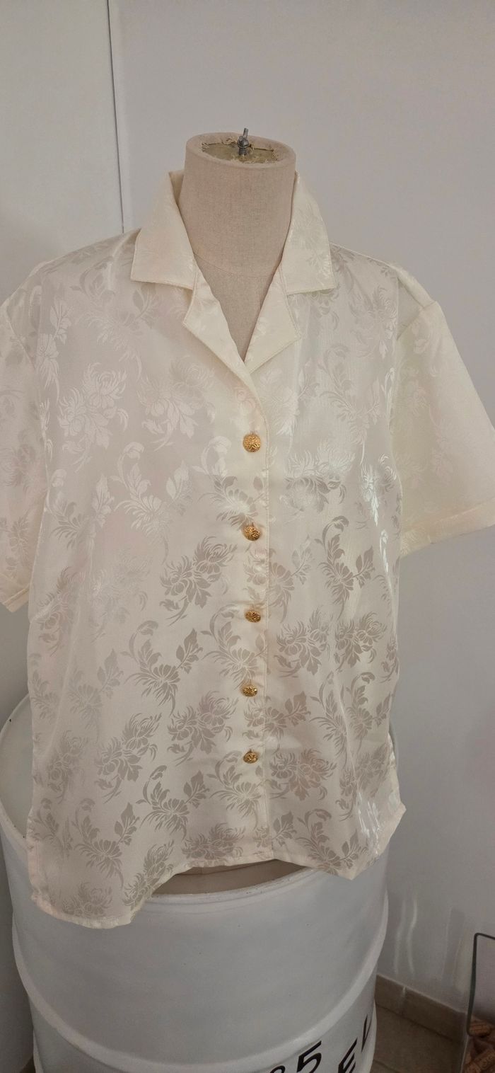 Chemisier satiné DAMART ivoire fleuri – effet soie, boutons dorés – T. L – comme neuf - photo numéro 4