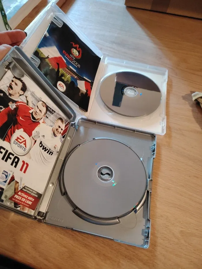 2 jeux ps3 euro2028 et fifa11 - photo numéro 4