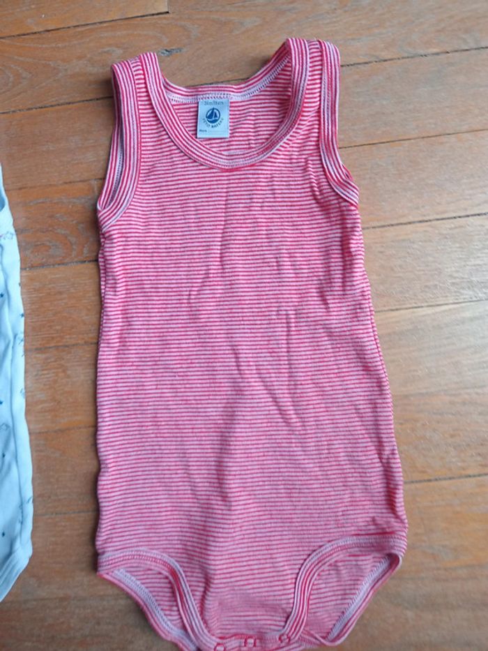 Lot 2 bodies garçon sans manches Petit Bateau 24 mois - photo numéro 8