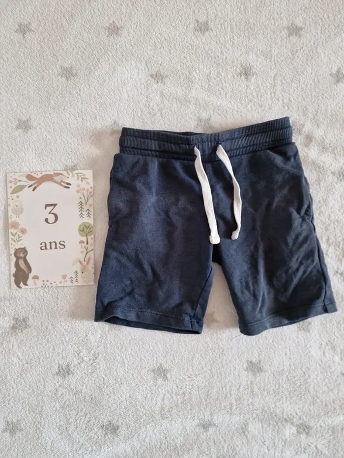 Short 3 ans