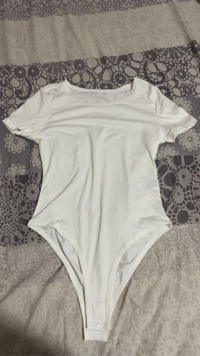 Lot de bodies - photo numéro 2