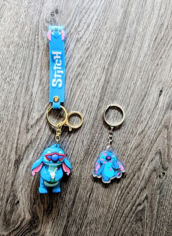 Lot de 2 porte-clés Stitch neufs. 