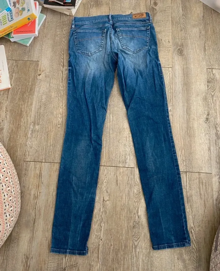 Pas de vintedgo svp jeans diesel - photo numéro 4