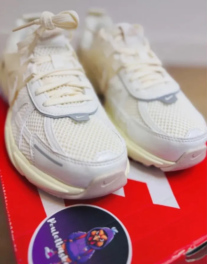 Nike V2k run White Pale Ivory Taille 36.5 - photo numéro 3