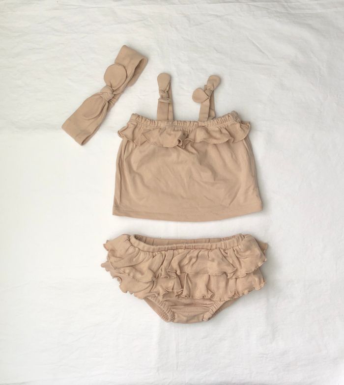 Ensemble Kiabi 3 mois : top + bloomer + bandeau