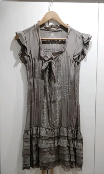 Tunique taupe en coton et soie avec dentelle