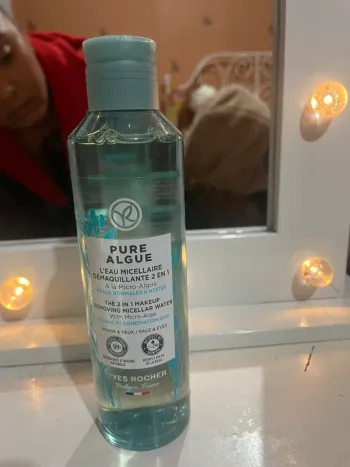 Eau micellaire démaquillante