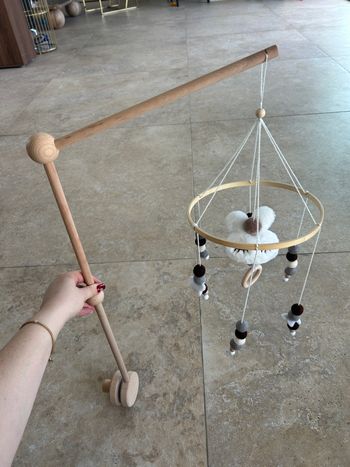 Mobile  petit lapin et bois 