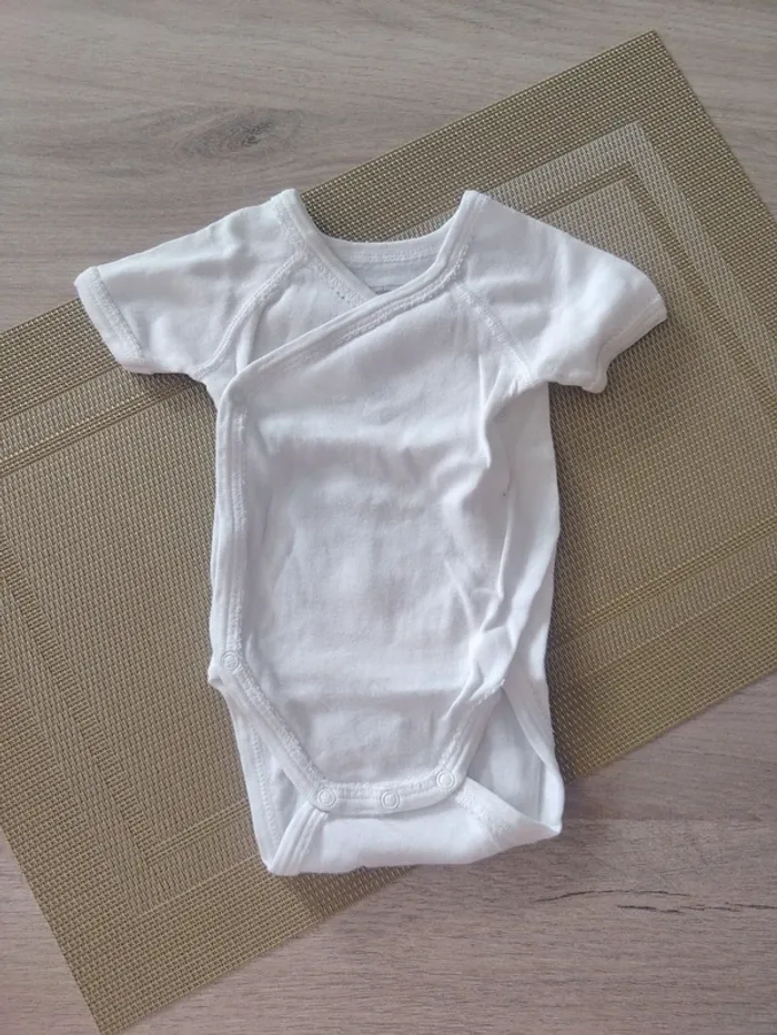 Lot pyjama/ bodies fille 1 mois - photo numéro 5