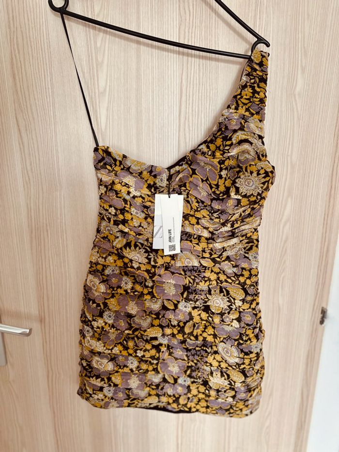 Robe courte fleurie asymétrique multicolore taille M ZARA
