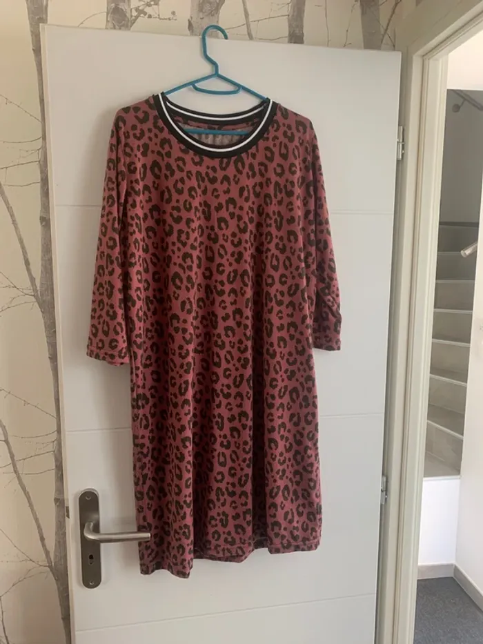Robe léopard rose XL