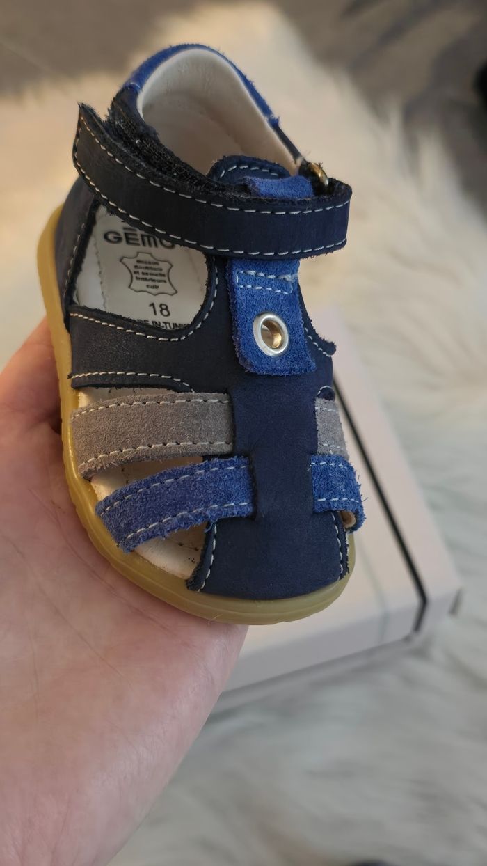 NEUVES !!! 🏷💙superbes sandales cuir bébé pointure 18 garçon 🔥🔥(prix ferme)💙 - photo numéro 4