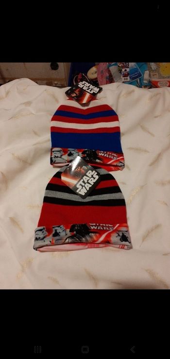 Lot de 2 bonnets  star wars  t 52 2 modèles garcon