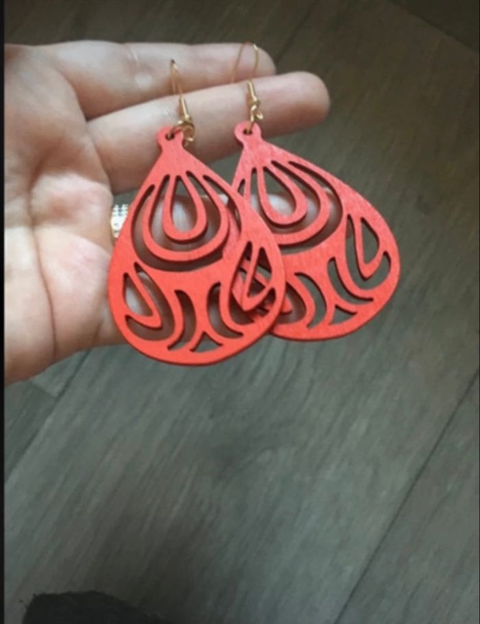 Boucles d’oreilles pendantes NEUVES pour femme forme de gouttes couleur rouge - photo numéro 3