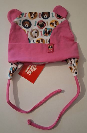 Chapka rose imprimée têtes de chiens