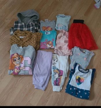 Lot vêtements fille 3ans 4ans robe jogging tee-shirts