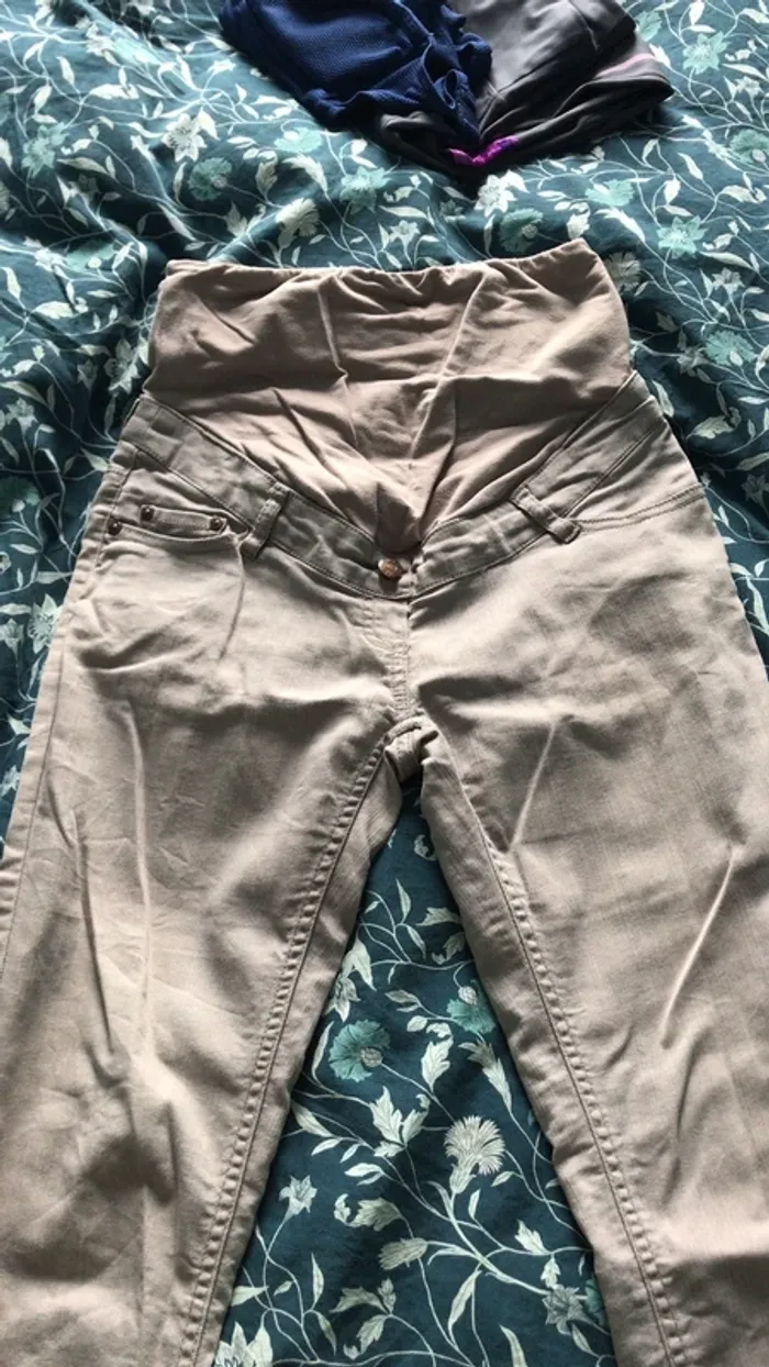 Jeans de grossesse, colline