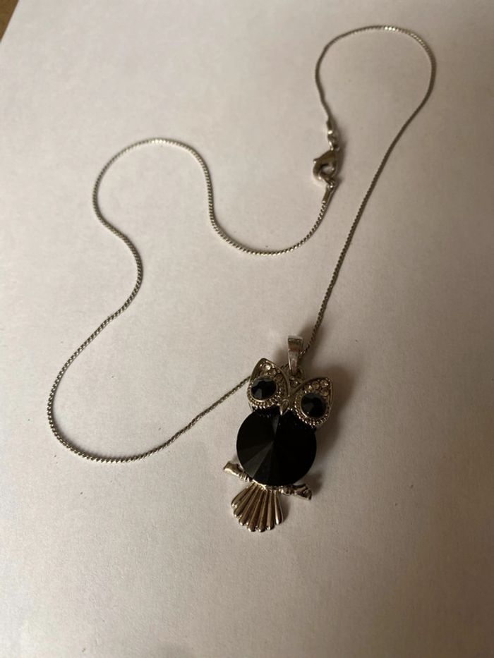 Collier fin argenté et noir hibou très bon état - photo numéro 2