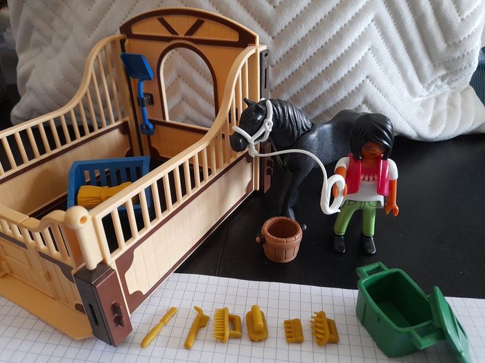 Playmobil 5519 Box cheval, cavalière et accessoires - photo numéro 2